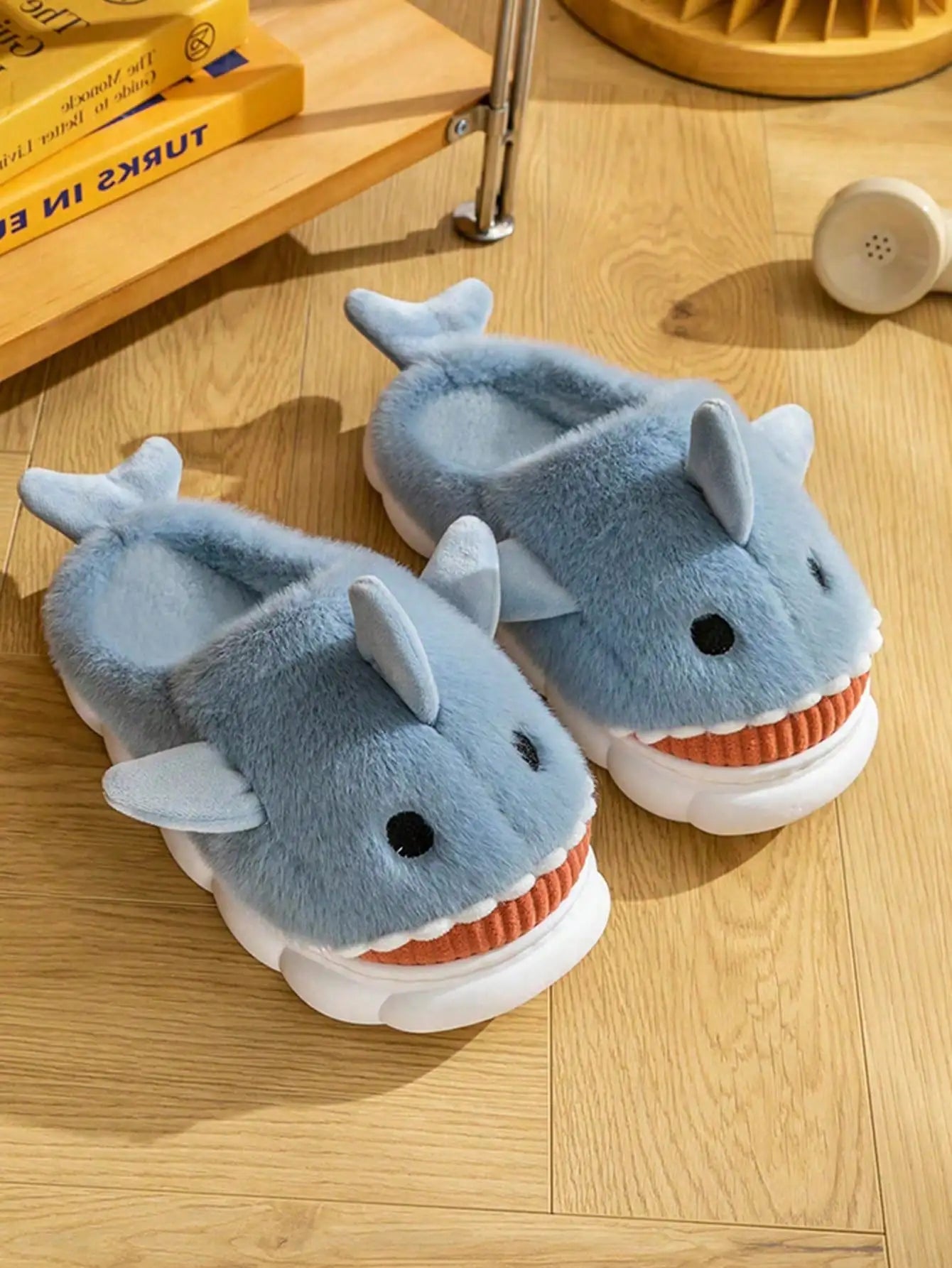Men's Cartoon Shark Slippers
